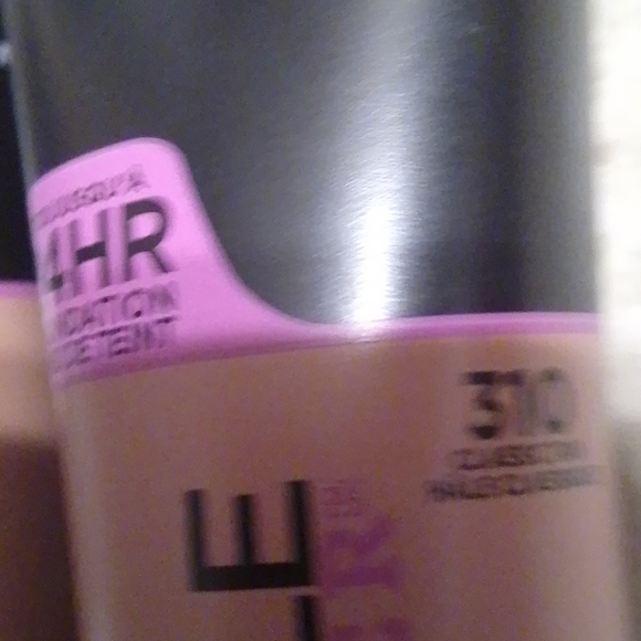 Loreal Paris Foundations - Picture 3 of 12